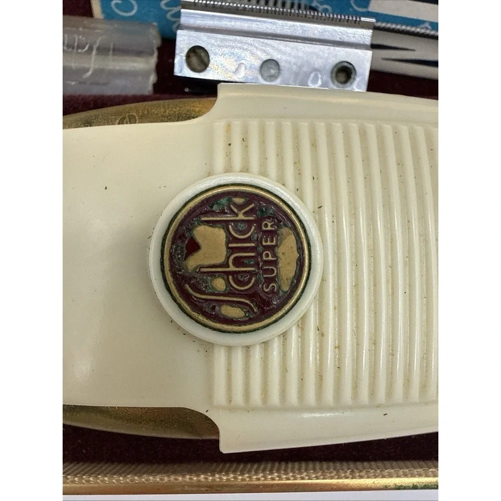 Vintage 1950s  Schick Super Electric Shaver With Case NO CORD!